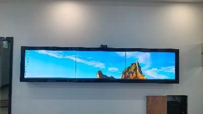 智慧校園再升級(jí)！中億?？萍紴槲錆h交通職業(yè)學(xué)院打造55寸3×3觸摸拼接屏展示墻