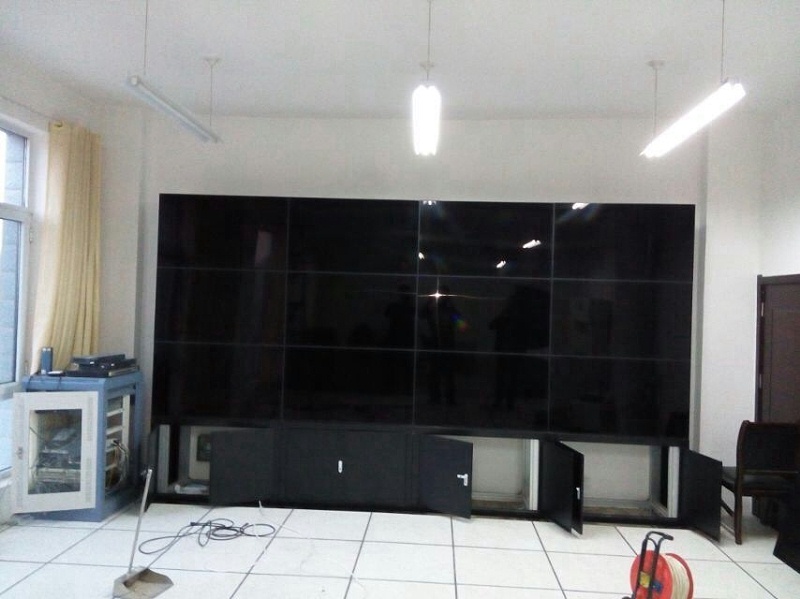 甘肅天?？h食品藥品監(jiān)督管理局46寸3X4現(xiàn)場安裝